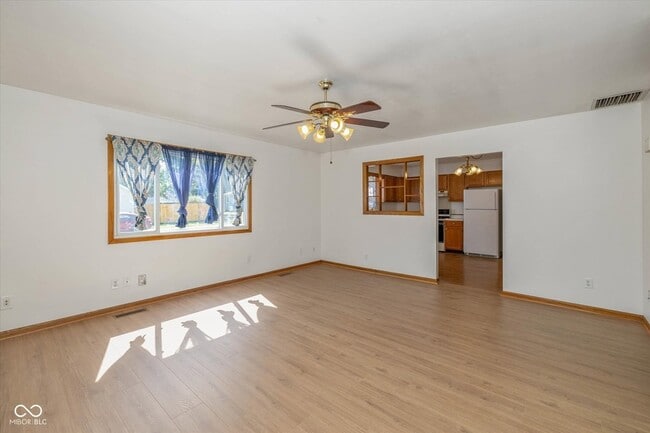 Building Photo - 900 Yandes St