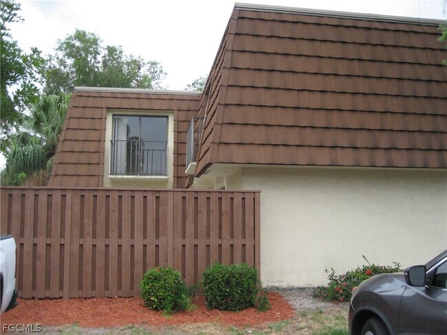 Building Photo - 5245 Cedarbend Dr