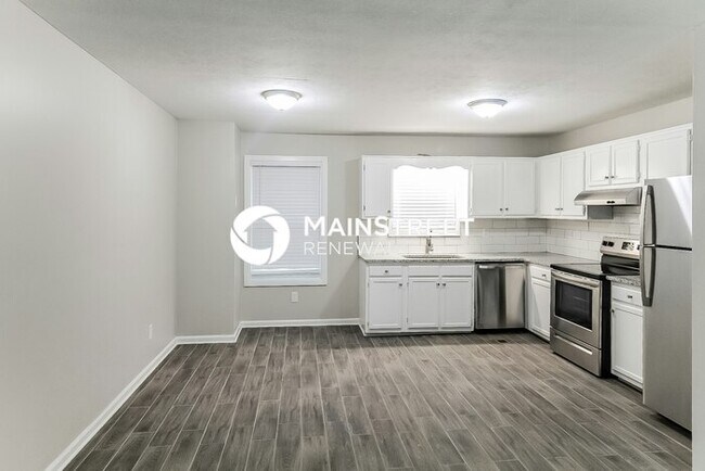 Foto del edificio - 3 Bedroom Pet-Friendly Home in Douglasville, GA with Main Street Renewal