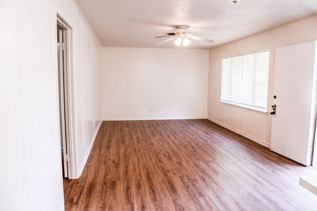 Foto del edificio - 3312 Old Houston Rd