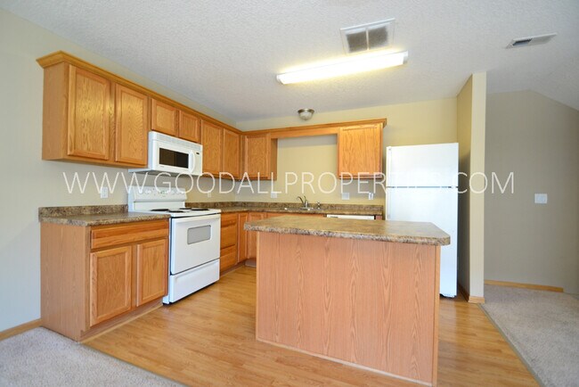 Foto del edificio - Check out this charming 2-bedroom, 2-bath ...