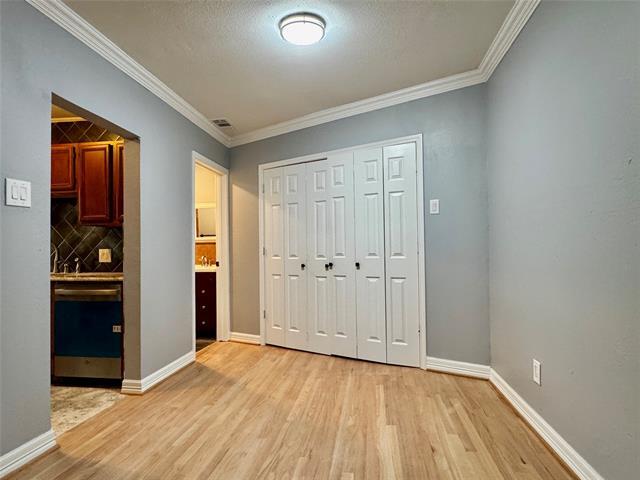 Building Photo - 6006 Worth St