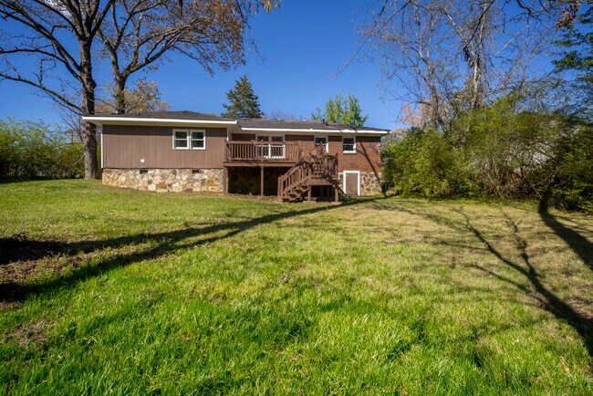 Foto del edificio - 2631 Lakeridge Cir NW