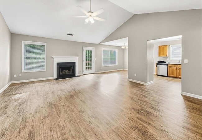 Building Photo - 4730 Camelot Dr