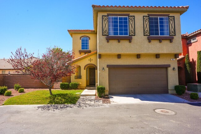 Foto del edificio - 3 Bed / 2.5 Bath Townhome with Loft, 2 Car Garage & Spacious Backyard – Southern Highlands