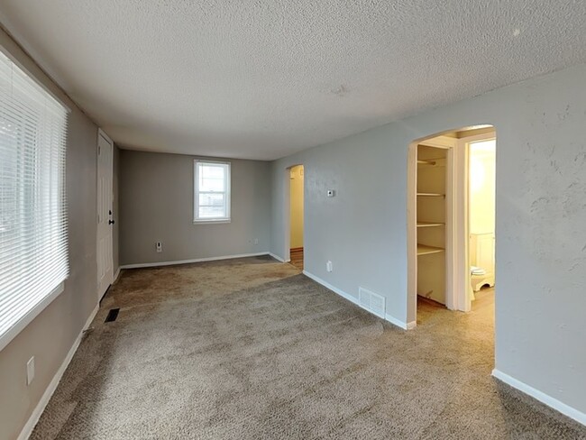 Building Photo - COMING SOON!! Comfortable, 2 Bed, 1 Bath h...