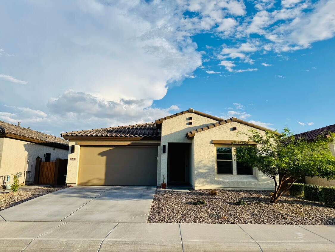 Foto principal - 8625 W Augusta Ave