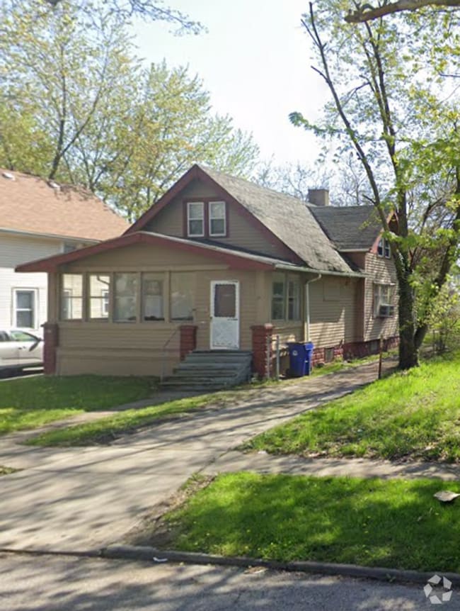 Building Photo - 4153 E 136th St