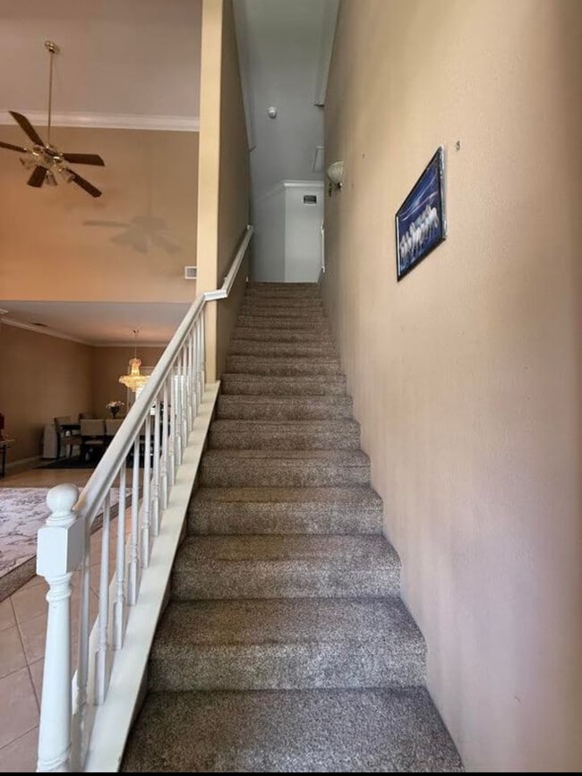 Building Photo - 688 Century Ln