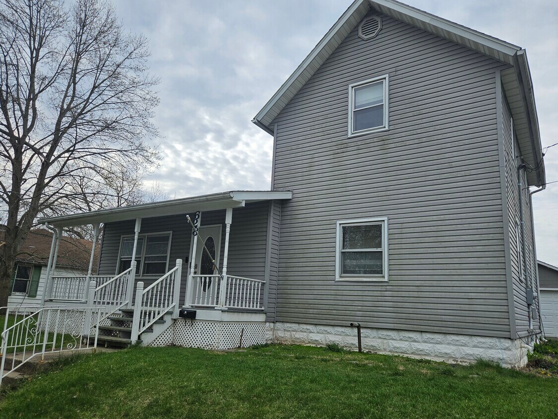 Building Photo - 628 Dowling St