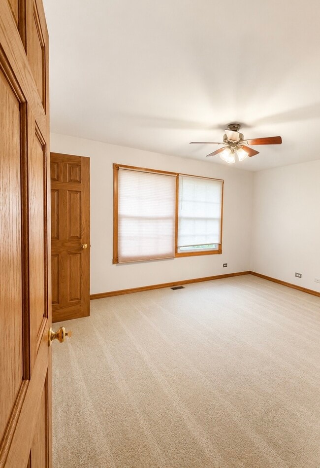 Building Photo - 935 Brower Dr