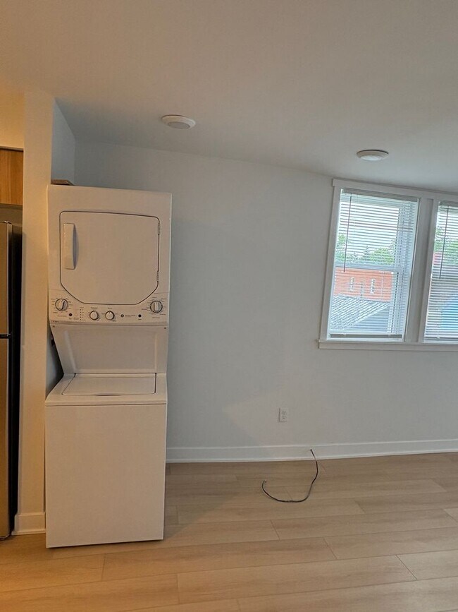 Building Photo - Amazing Parkside Quadplex