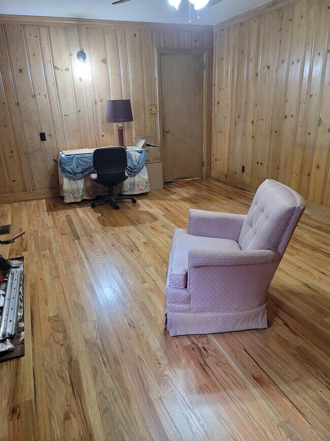 Foto del edificio - 154 Linden Rd W