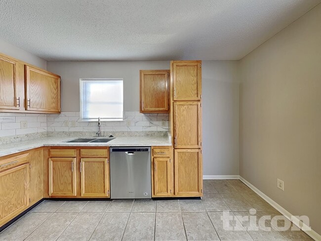 Building Photo - 4900 Hunters Run