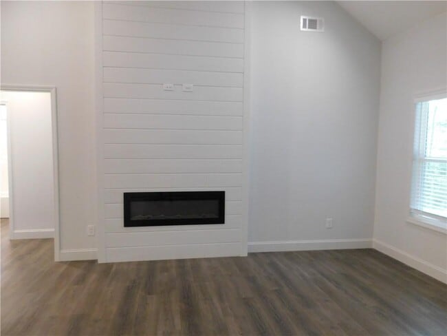 Building Photo - 310 Harmony Dr