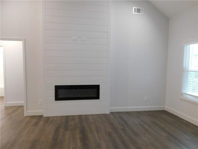 Foto del edificio - 310 Harmony Dr