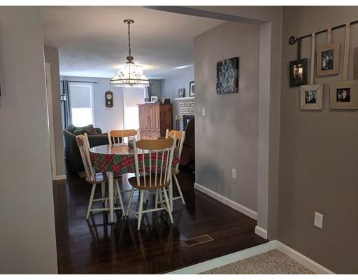 Foto del edificio - 10 Semple Village Rd