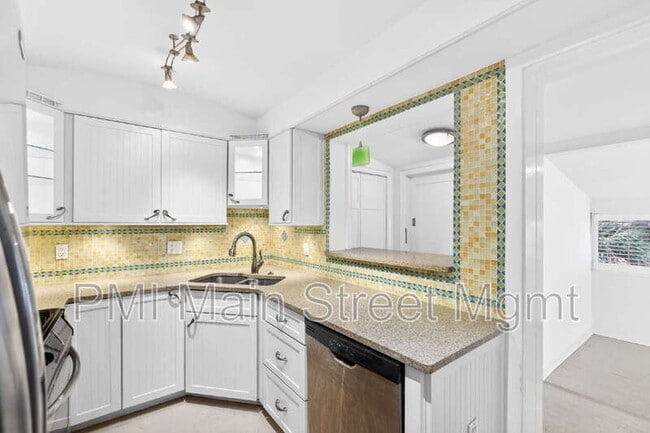 Building Photo - 413 E Miller St