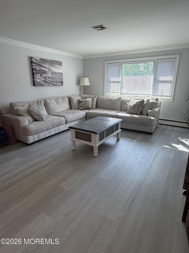 Building Photo - 15 St Tropez Ct