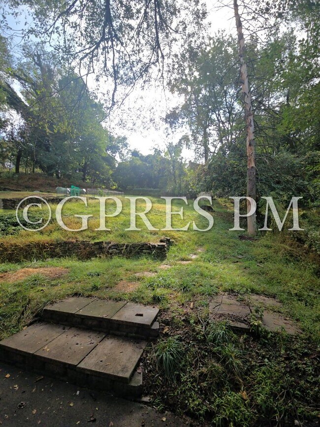 Foto del edificio - Welcome to this charming 3-bedroom, **Pric...