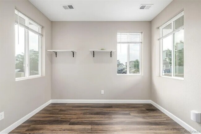 Foto del edificio - 23614 E 5th Pl