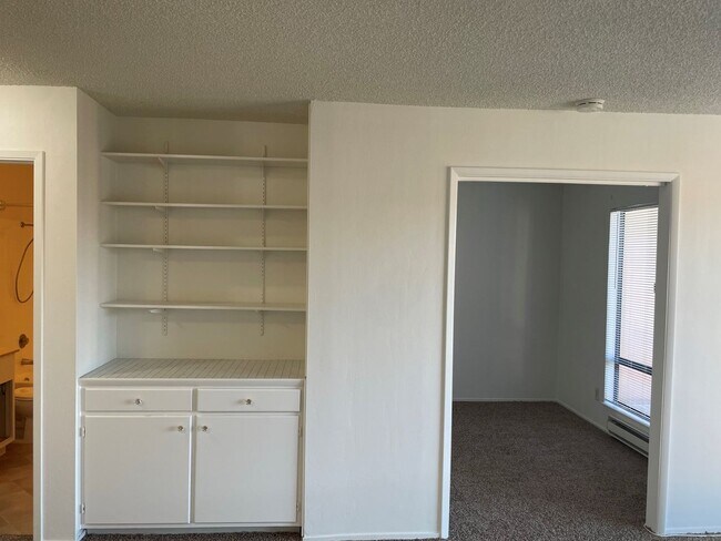 Foto del edificio - TOP FLOOR UNIT!!! Studio Condo Available i...