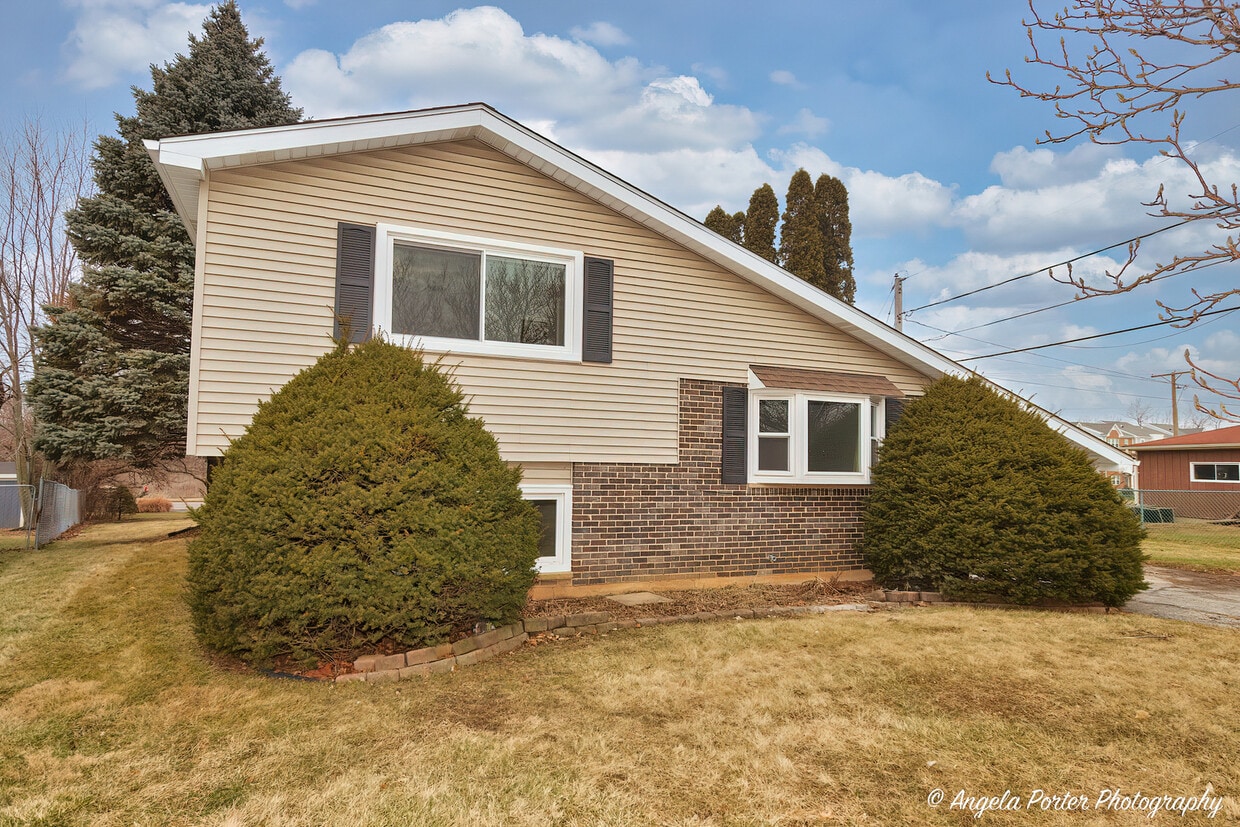 202 Dearborn Ct, Lake Zurich, IL 60047 House Rental in Lake Zurich