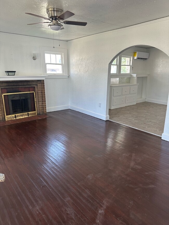 Building Photo - 825 S Maryland St