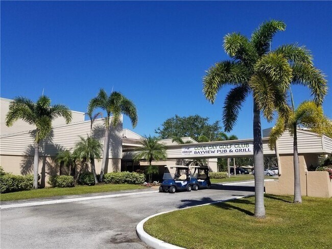 Foto del edificio - 2700 Cove Cay Dr