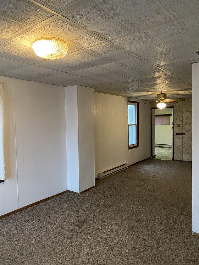 Building Photo - 334 E 5th St