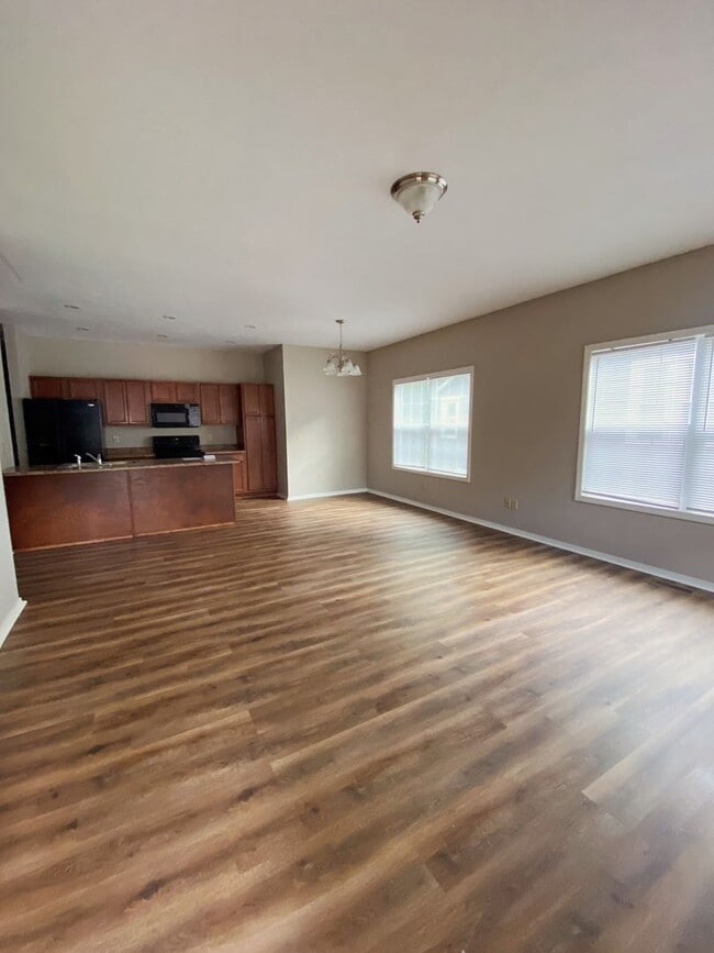 Building Photo - NEW 3bed 3bath house with a 2 car garage