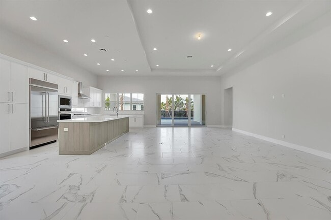 Foto del edificio - 9341 Crestview Cir