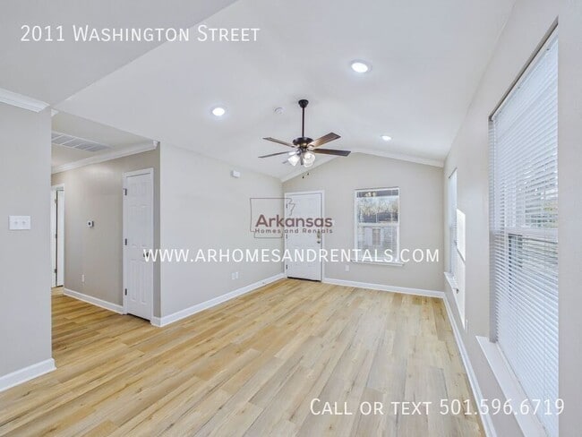 Building Photo - 2011 Washington St