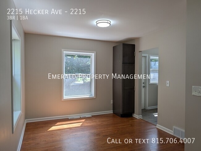 Foto del edificio - 2215 Hecker Ave
