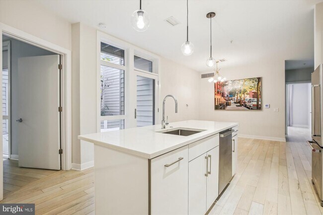 Foto del edificio - 1794 Lanier Pl NW