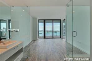 Foto del edificio - 650 NE 32nd St