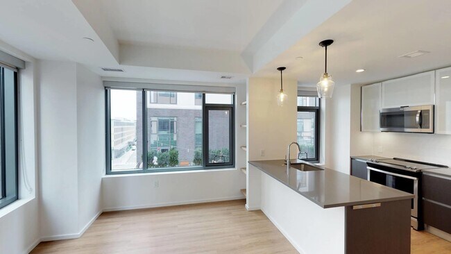 Building Photo - 347 Harrison Ave