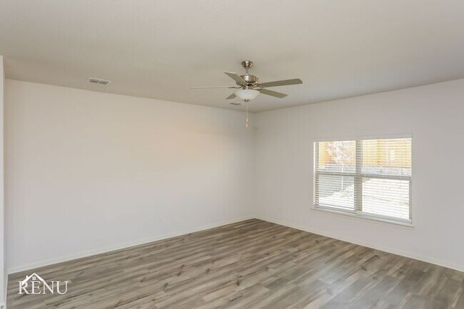 Building Photo - 2030 Delta Downs Dr