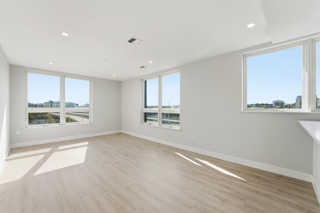 Building Photo - 40 Center St