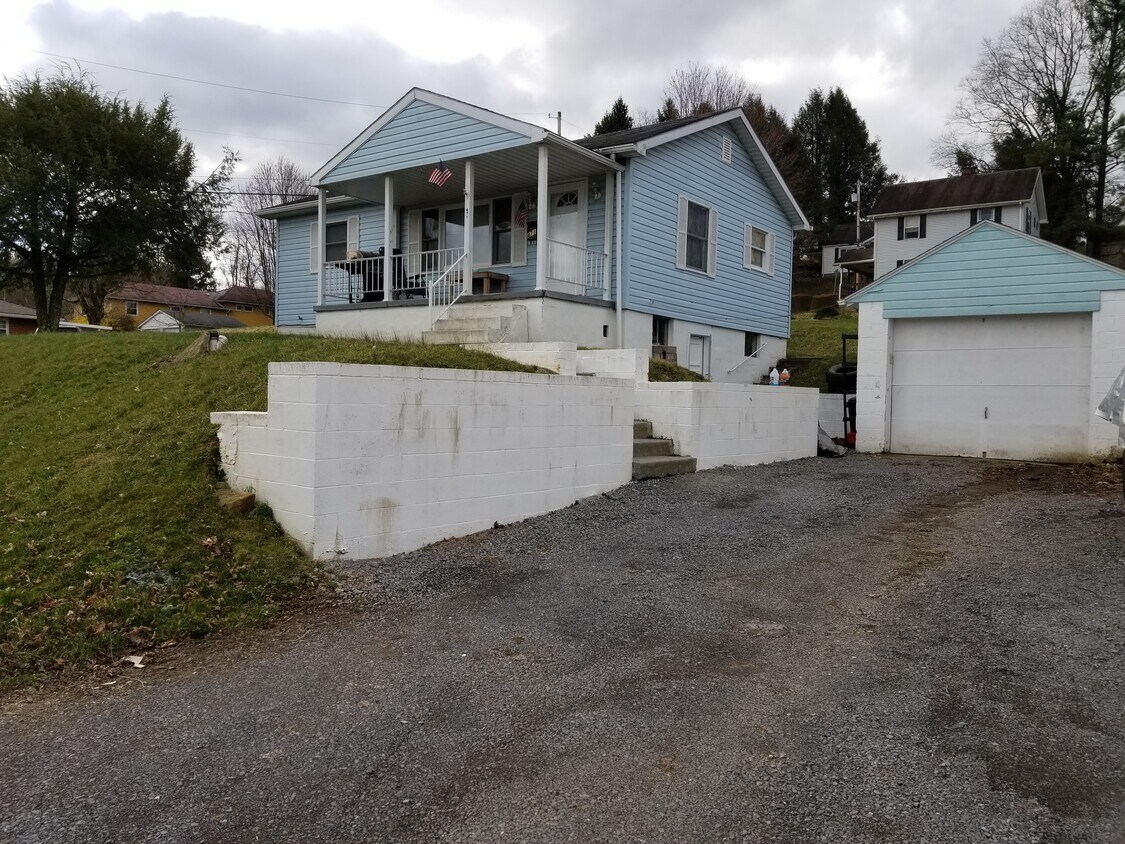 471 W Pennsylvania Ave, Westover, WV 26501 House Rental in Westover