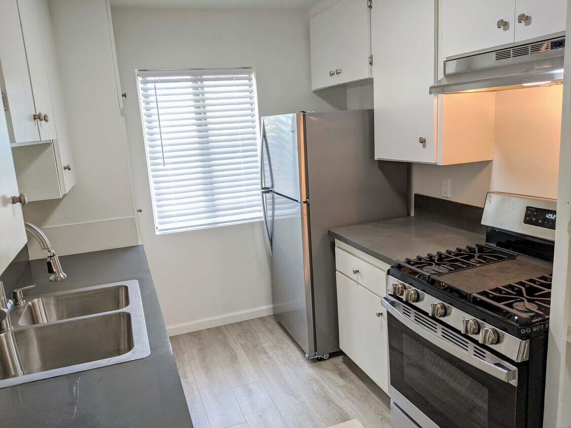 Sunny Kitchen - 10945 Rose Ave