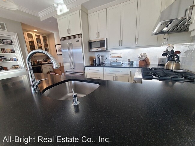 Building Photo - 2 br, 2 bath House - 862 East Second St #6