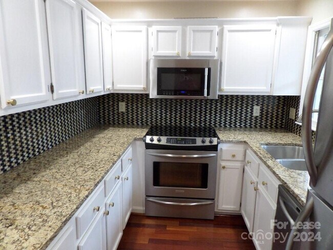 Foto del edificio - 2715 Selwyn Ave