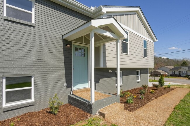 Building Photo - Available June. Large house, fenced back yard, renovated, fenced back, pets ok, great for house s...