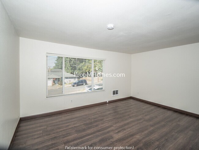 Photo - 5008 SE Woodward St Apartment