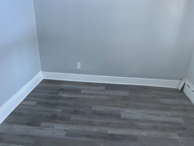 Building Photo - 61 sp St