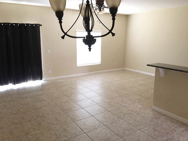 Foto del edificio - 2725 Revolution St