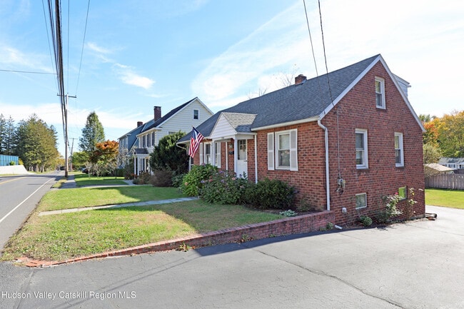 Building Photo - 208 Lucas Ave