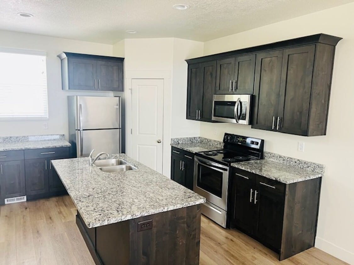 Primary Photo - Beautiful townhome with garage and central...