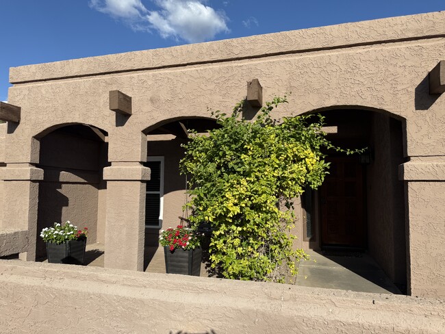 Building Photo - 8315 S Taylor Dr